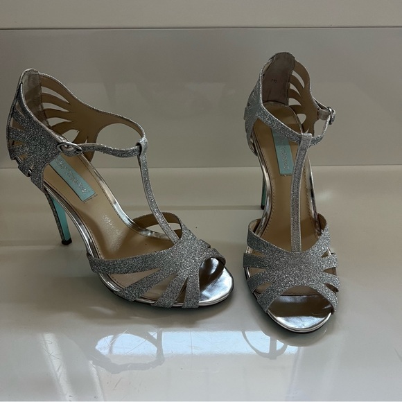 Betsey Johnson Shoes Silver Glitter T-Strap Heels | Color: Silver | Size: 7.5 - Picture 7 of 10